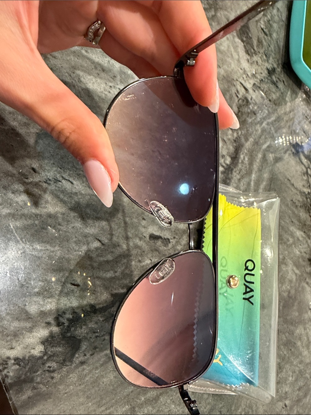 Quay high key Frame Aviator Sunglasses with Rose Gold Lenses - Picture 3 of 4